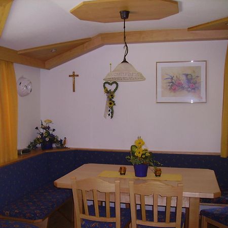 Villa Alpenbauernhof Gröbenhof Fulpmes Zimmer foto