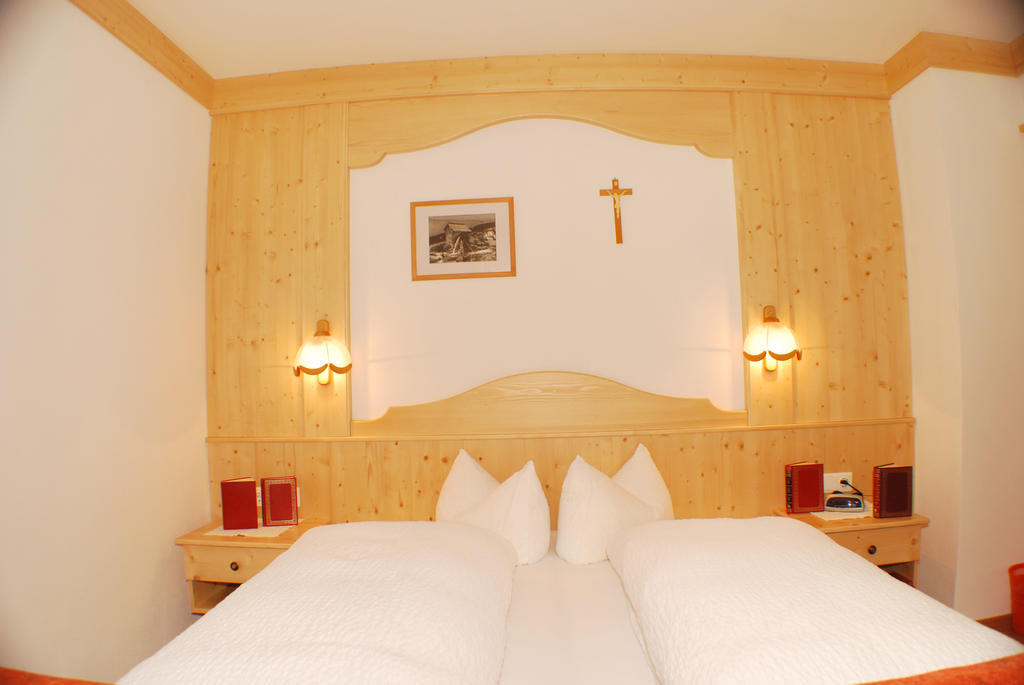Villa Alpenbauernhof Gröbenhof Fulpmes Zimmer foto
