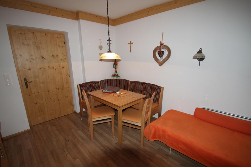 Villa Alpenbauernhof Gröbenhof Fulpmes Zimmer foto