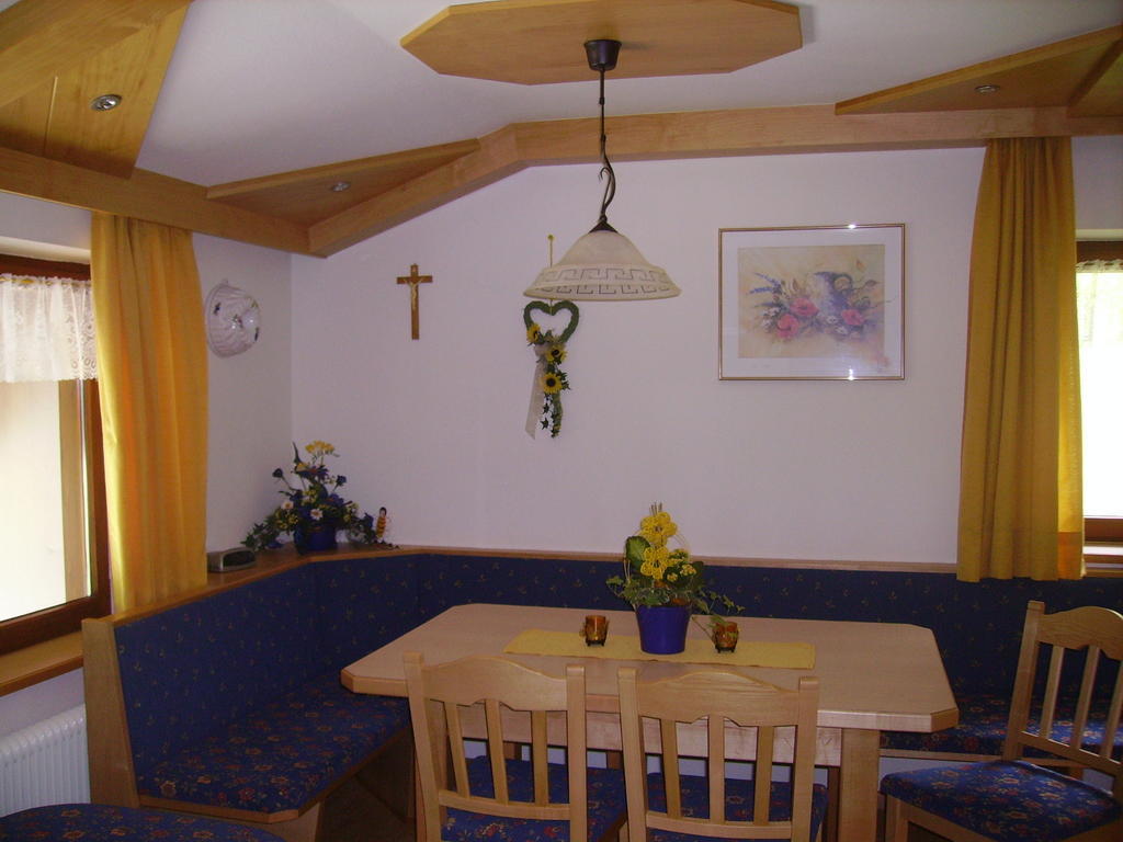 Villa Alpenbauernhof Gröbenhof Fulpmes Zimmer foto