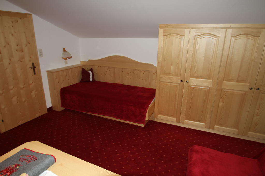 Villa Alpenbauernhof Gröbenhof Fulpmes Zimmer foto